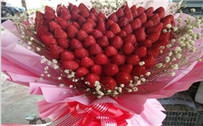 采摘草莓花束制作